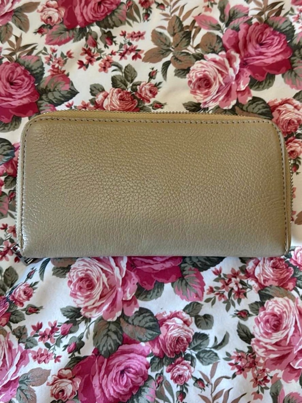 Vera Pelle- Made in Italy- Leather Zip-Around Wallet